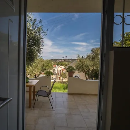 Eleni - 500m From Center, By Zantewize 티실리비